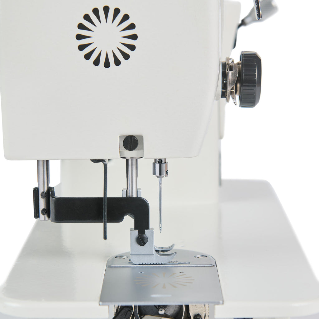 BarracudaTM Fit Straight Stitch Transportfuß Nähmaschine mit Tisch und Stand